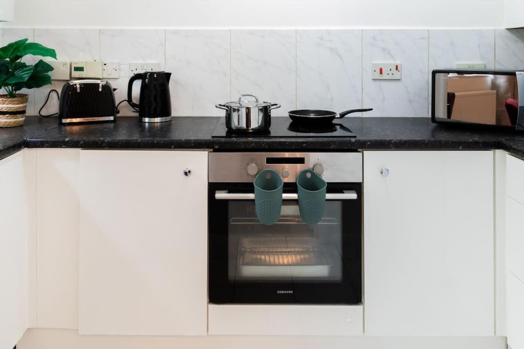 Cosy Decorated Flat In Tonbridge Apartment Екстериор снимка